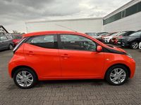 Gebraucht Toyota Aygo X-play 69 PS (50 kW) 2015 Orange Kleinwagen