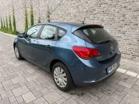 Używany Opel Astra Selection 87 KM (63 kW) 2012 Niebieski Sedan/Limuzyna