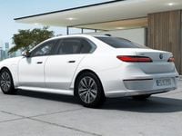 Gebraucht BMW 750e 489 PS (359 kW) 2024 Alpinweiß uni Limousine