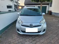 Gebraucht Toyota Verso-S 99 PS (72 kW) 2011 Silber Van / Kleinbus