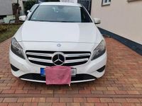 Gebraucht Mercedes A180 122 PS (89 kW) 2013 Weiß Kleinwagen