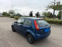 Gebraucht Ford Fiesta 80 PS (58 kW) 2008 Blau Kleinwagen