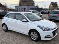 Gebraucht Hyundai i20 75 PS (55 kW) 2017 Polar white Kleinwagen