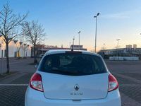 Gebraucht Renault Clio II 75 PS (55 kW) 2011 Weiß Limousine