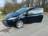 Gebraucht Ford Fiesta Trend 59 PS (43 kW) 2012 Schwarz Kleinwagen