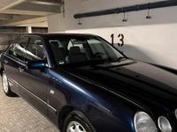 Gebraucht Mercedes E240 Elegance 170 PS (125 kW) 1999 Blau Limousine