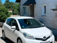 Gebraucht Toyota Yaris 90 PS (66 kW) 2014 Weiß Kleinwagen