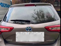 Gebraucht Toyota Yaris Hybrid 73 PS (53 kW) 2017 Grau Kleinwagen