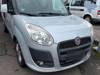 Gebraucht Fiat Doblò 95 PS (69 kW) 2012 Silber Van / Kleinbus