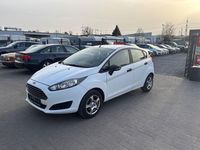 Gebraucht Ford Fiesta Ambiente 60 PS (44 kW) 2013 Frostweiß Kleinwagen