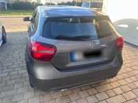 Gebraucht Mercedes A180 122 PS (89 kW) 2017 Grau Kleinwagen