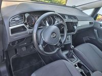 Gebraucht VW Touran Trendline 110 PS (80 kW) 2018 Uranograu Van / Kleinbus