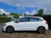 Gebraucht Mercedes B180 136 PS (100 kW) 2020 Polarweiss Kleinwagen