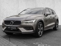 Gebraucht Volvo V60 CC Pro 197 PS (144 kW) 2022 Pebble grey / metallic Kombi