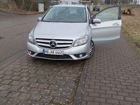 Gebraucht Mercedes B180 166 PS (122 kW) 2012 Silber Van / Kleinbus