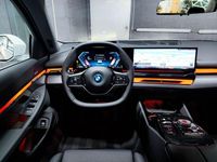 Gebraucht BMW 550e Sport Line 313 PS (230 kW) 2024 Weiß Limousine