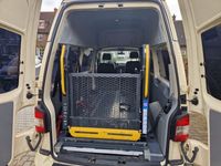 gebraucht VW T5 Taxi mit elektrischer Hebebühne für Rollstuhlfahrer