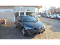 Gebraucht VW Polo Comfortline 80 PS (58 kW) 2021 Uranograu/cinza urano (metallic) Kleinwagen