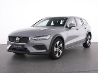 Gebraucht Volvo V60 CC Plus 196 PS (144 kW) 2023 Vapour grey / metallic Kombi