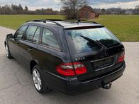 Gebraucht Mercedes E220 150 PS (110 kW) 2006 Schwarz Kombi
