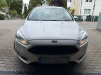 Usado Ford Focus Trend 120 CV (88 kW) 2017 Plateado Berlina