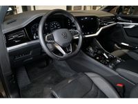 Gebraucht VW Touareg Basis 231 PS (169 kW) 2025 Siliziumgrau metallic SUV