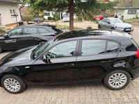 Gebraucht BMW 116 122 PS (89 kW) 2011 Schwarz Kleinwagen