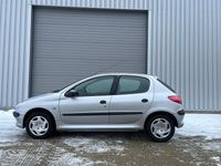 Gebraucht Peugeot 206 75 PS (55 kW) 1999 Silber Kleinwagen