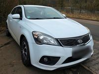 Gebraucht Kia Ceed 125 PS (91 kW) 2012 Weiß Kleinwagen