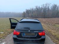 Gebraucht BMW 320 184 PS (135 kW) 2010 Schwarz Limousine