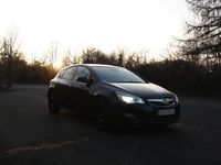 Second-hand Opel Astra Edition 140 CP (102 kW) 2012 Negru Berlinǎ