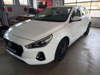 Gebraucht Hyundai i30 Select 99 PS (72 kW) 2018 Polar white / sol Limousine