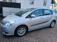 Gebraucht Toyota Verso 147 PS (108 kW) 2011 Silber Van / Kleinbus