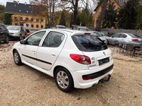 Gebraucht Peugeot 206+ 73 PS (53 kW) 2012 Weiß Kleinwagen