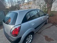 Second-hand Kia Rio 97 CP (71 kW) 2010 Argintiu Berlinǎ