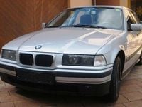 Gebraucht BMW 318 116 PS (85 kW) 1998 Silber Kombi