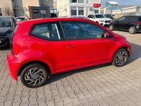 Second-hand VW up! 65 CP (47 kW) 2022 Roșu Hatchback