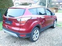 Gebraucht Ford Kuga Titanium 179 PS (131 kW) 2017 Rot SUV