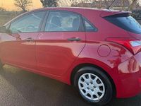 Gebraucht Hyundai i30 99 PS (72 kW) 2012 Rot Limousine