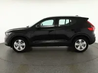 Neu Volvo XC40 163 PS (119 kW) 2025 Onyxschwarzmet. SUV