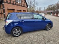 Gebraucht Toyota Verso Executive 111 PS (81 kW) 2015 Blau Van / Kleinbus