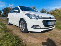 Gebraucht Hyundai i20 GO! 75 PS (55 kW) 2017 Weiß Kleinwagen