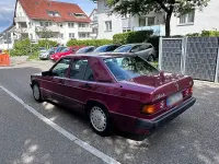 Używany Mercedes 190 122 KM (89 kW) 1990 Czerwony Sedan/Limuzyna