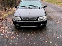 Gebraucht Volvo V40 115 PS (84 kW) 2001 Schwarz Kombi