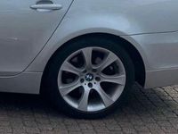 Gebraucht BMW 525 163 PS (119 kW) 2005 Silber Limousine