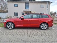 Gebraucht Volvo V60 Momentum 150 PS (110 kW) 2018 Rot Kombi