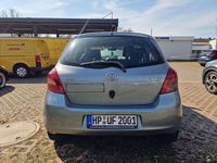 Gebraucht Toyota Yaris 68 PS (50 kW) 2005 Silber Kleinwagen