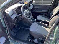 Neu Dacia Sandero Expression 91 PS (66 kW) 2025 Zedergrün Kleinwagen