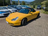 Begagnad Porsche Boxster 220 HK (161 kW) 2002 Gul Cab
