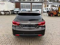 Gebraucht Hyundai i40 Premium 141 PS (103 kW) 2015 Braun Kombi